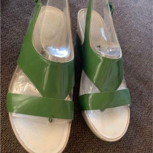 TSUBO New women’s 7.5 olisa moss green leather wedge heels sandals